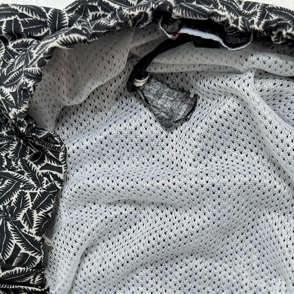 NO RETREAT Mens Black Palms Print Mesh Lined SWIM TRUNKS Shorts Sz Large - Picture 4 of 7